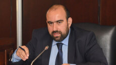 Κατέρρευσε ο δήμαρχος Κυθήρων εν μέσω του συντονισμού για τη φωτιά 