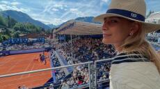 Απόδραση στο Gstaad για την Τατιάνα Μπλάτνικ: Η φωτογραφία με το μπικίνι μέσα σε ποτάμι
