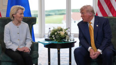 Τραμπ: Οι δασμοί στην ΕΕ δεν θα πέσουν κάτω από 15% - Υπάρχουν καλές πιθανότητες για εμπορική συμφωνία