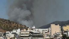 Φωτιά στους πρόποδες του Υμηττού - Άνοιξαν η περιφερειακή Υμηττού και η Κατεχάκη