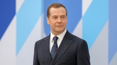 Μεντβέντεβ: Χρήσιμος ηλίθιος ο Ζελένσκι, όσο μένει στην εξουσία, συρρικνώνεται η Ουκρανία