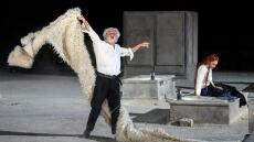 Αρχαίο Θέατρο Επιδαύρου: Επί πέντε λεπτά όρθιο χειροκροτούσε το κοινό τους δύο «Οιδίποδες» του Γιάννη Χουβαρδά