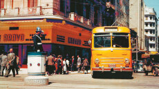 «Περπάτα να προλάβουμε το τελευταίο... τρόλεϊ» - H ιστορία τους από το 1948 μέχρι σήμερα που αρχίζει το ξήλωμα