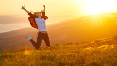 Δυσκολεύεστε να βιώσετε τη χαρά; Αυτός μπορεί να είναι ο λόγος
