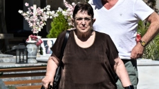 Η Αλέκα Παπαρήγα παρευρέθηκε στην πολιτική κηδεία του ηθοποιού Θανάση Νάκου
