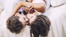 Τι καθυστερεί το σεξ μετά τον τοκετό – Χρήσιμα tips για να επανέλθει η σεξουαλική δραστηριότητα