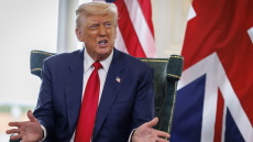 «Παράλογη επίθεση ενός παράφρονα» χαρακτηρίζει ο Τραμπ το μακελειό σε ουρανοξύστη της Νέας Υόρκης