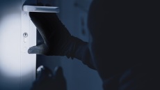 Θεσσαλονίκη: Μοτοσικλετιστής απέτρεψε επίδοξο διαρρήκτη που σκαρφάλωσε από σωλήνες για να ανοίξει διαμέρισμα