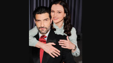 Νίκος Κουρής - Καρυοφυλλιά Καραμπέτη: Πρωταγωνιστούν στον σύγχρονο «Οιδίποδα» του διεθνώς καταξιωμένου Ρόμπερτ Άικ