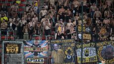 Οι οπαδοί της ΑΕΚ φώναξαν συνθήματα υπέρ της Παλαιστινής και οι Ισραηλινοί έβαλαν τη μουσική στη διαπασών