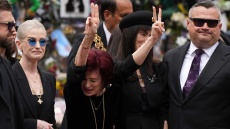 Η συγκινητική κίνηση της Σάρον Όσμπορν στο τελευταίο «αντίο» στον Όζι