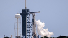 Αναβλήθηκε λόγω κακοκαιρίας η εκτόξευση του διαστημόπλοιου της SpaceX από τη Φλόριντα