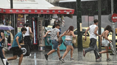 Καιρός: Με σποραδικές βροχές από το μεσημέρι ξεκινά η εβδομάδα - Θα επηρεαστεί και η Αττική, πού αλλού θα βρέξει
