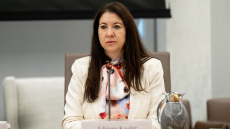 Αιφνίδια παραίτηση από την Fed: Η αποχώρηση Κούγκλερ επιτρέπει στον Τραμπ να ορίσει δικό του εκλεκτό στο ΔΣ και να διαμορφώσει πλειοψηφία υπέρ της μείωσης των επιτοκίων