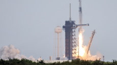 Πραγματοποιήθηκε η εκτόξευση του διαστημόπλοιου της SpaceX με προορισμό τον Διεθνή Διαστημικό Σταθμό - Δείτε βίντεο