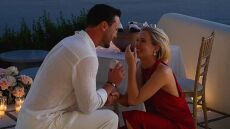 Ελίζα Σπένσερ: Αρραβωνιάστηκε η ανιψιά της πριγκίπισσας Νταϊάνα - Η ρομαντική πρόταση γάμου στη Σαντορίνη