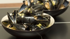 Αυτός είναι ο σωστός τρόπος να καθαρίσετε τα μύδια