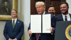 Ο Τραμπ εξέδωσε οδηγίες για την εφαρμογή των νέων δασμών - Οι εξαιρέσεις, οι προθεσμίες και ο κίνδυνος αύξησης κόστους