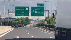 Ασπρόπυργος: Απομακρύνθηκαν τα οχήματα, άνοιξε η αριστερή λωρίδα – Καθυστερήσεις 30’ παραμένουν
