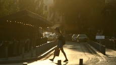 Καιρός: Ξεπέρασε τους 37˚C η θερμοκρασία - Μικρή πτώση τη Δευτέρα, με μπόρες και τοπικές καταιγίδες στα βόρεια και κεντρικά