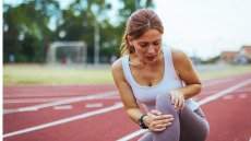 Πώς αντιμετωπίζεται η συχνότερη κάκωση του γόνατος – Ο ειδικός εξηγεί