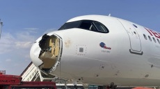 Airbus συγκρούστηκε με πουλί λίγο μετά την απογείωση από Μαδρίτη: Καταστράφηκε η «μύτη» του, δείτε βίντεο και φωτογραφίες