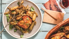 Κόκορας με φασολάκια και κολοκυθάκια