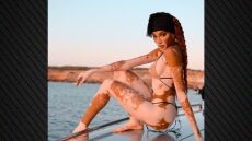 Διακοπές στην Ίμπιζα για τη Γουίνι Χάρλοου - Οι φωτογραφίες με μαγιό πάνω στο σκάφος