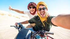 Τι σημαίνει πραγματικά να είσαι cool; Τα 6 χαρακτηριστικά των πιο δημοφιλών ατόμων