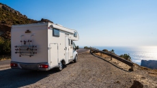 Διακοπές με τροχόσπιτο: Όλα όσα πρέπει να γνωρίζετε - Τι ισχύει για τη στάθμευση