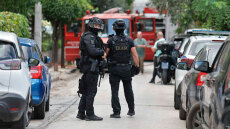 Συνελήφθη ο άνδρας που είχε ταμπουρωθεί σε διαμέρισμα στον Χολαργό - Πέταξε μολότοφ από το μπαλκόνι του και απειλούσε αστυνομικούς
