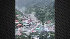 Δείτε βίντεο: Χείμαρρος λάσπης στην Ινδία έπειτα από καταρρακτώδεις βροχές «κατάπιε» ολόκληρο χωριό - Τέσσερις νεκροί, πάνω από 100 αγνοούμενοι
