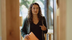 Κέλι Μακ: Τι είναι το γλοίωμα που στοίχισε τη ζωή της 33χρονης ηθοποιού του The Walking Dead
