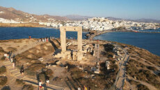 Βγαίνει το συρματόπλεγμα από την Πορτάρα - Ο Δήμος Νάξου κέρδισε τα ασφαλιστικά μέτρα