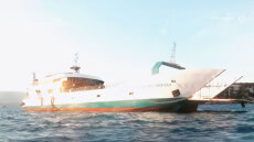 Παραμένει κολλημένο το φέρι μποτ που έπεσε σε ξέρα στα Στύρα - Τα ερωτήματα για τον καπετάνιο που ζητούν απαντήσεις