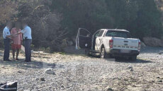 Μεσσηνία: Αυτοκίνητο έπεσε από γκρεμό 9 μέτρων στην παραλία της Σάντοβας 
