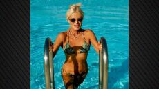 Μαρίνα Σταυράκη: Η Μύκονος μου θυμίζει πώς είναι να ζεις χωρίς σκέψεις, γράφει από το νησί των Κυκλάδων