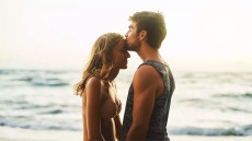 Η ψυχολόγος εξηγεί πώς επηρεάζει το καλοκαίρι τις ερωτικές σχέσεις