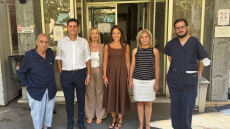 Τους 8 ηλικιωμένους που απομακρύνθηκαν λόγω της φωτιάς στην Κερατέα επισκέφθηκε η Δόμνα Μιχαηλίδου

