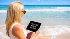 Digital detox: Αυτό το καλοκαίρι αποσυνδεθείτε για να βρείτε τον εαυτό σας – Η ψυχολόγος συμβουλεύει