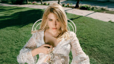 Κατερίνα Ντούσκα, η queen της νέας μουσικής σκηνής 