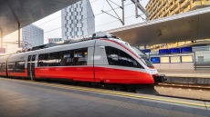 Αυστρία: Άνδρας επέζησε γαντζωμένος σε τρένο υψηλής ταχύτητας