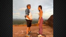 Βίντεο: Ο Γιάννης Στάνκογλου και η κόρη του ερμηνεύουν ένα παραδοσιακό τραγούδι σε μνημείο στη Σρι Λάνκα