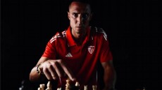 Η Σεβίλλη του Αλμέιδα ανακοίνωσε τον... σκακιστή Βλαχοδήμο: «Έχουμε νέα κίνηση στην παρτίδα» - Βίντεο