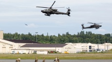 Σε αεροπορική βάση κοντά στο Άνκορατζ το τετ-α-τετ Τραμπ - Πούτιν την Παρασκευή