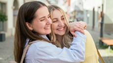 «Χρυσάφι» οι εφηβικές φιλίες – Κλειδί αυτονομίας, συντροφικότητας και ευτυχίας