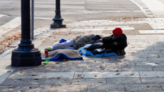 Ο Λευκός Οίκος απειλεί ξανά με φυλάκιση τους άστεγους στην Ουάσιγκτον