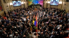 Χιλιάδες πολίτες της Κολομβίας απέτισαν ύστατο φόρο τιμής στον δολοφονημένο γερουσιαστή Ουρίμπε 