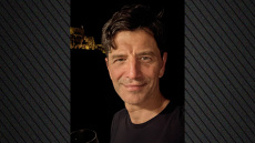 Σάκης Ρουβάς: Κανένα μέρος δεν είναι σαν το σπίτι σου, γράφει από την Κέρκυρα