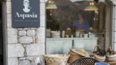 Aspasia: Γαστρονομική αρχέγονη περηφάνια στα βράχια της Μέσα Μάνης